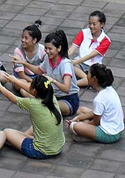 'Students at Mae Fah Luang Universtity' by Asienreisender